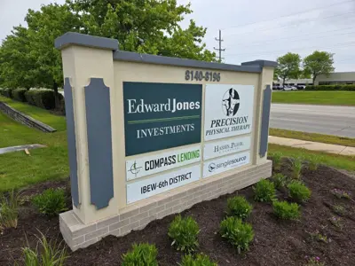 Pylon Signs Photo